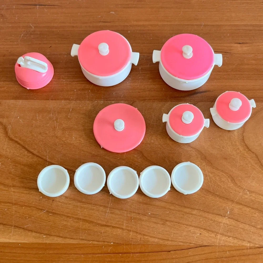 Vintage Barbie Pink White Kitchen Cookware‎ Set Pots Pans Kettle Accessories